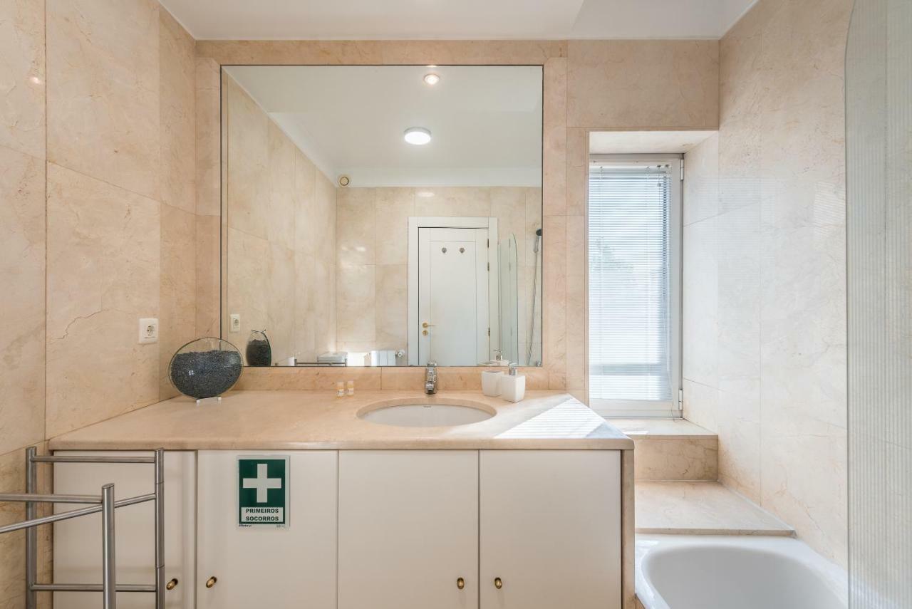 Appartement Guestready - Cactus Balcony - Free Private Parking à OOporto Extérieur photo